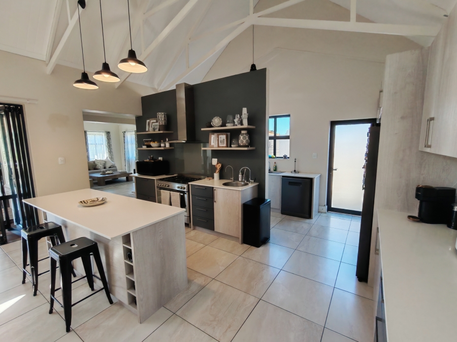 3 Bedroom Property for Sale in Kraaibosch Western Cape